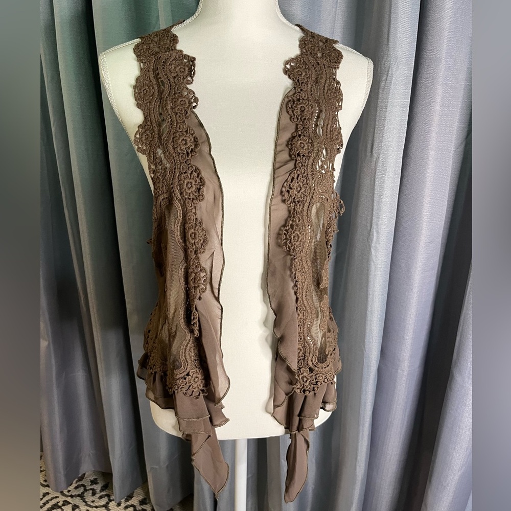Umgee lace vest.  Small